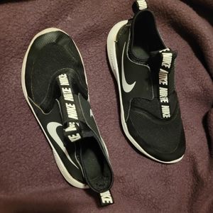 Kids size 3.5 Nike flexrunner shoes